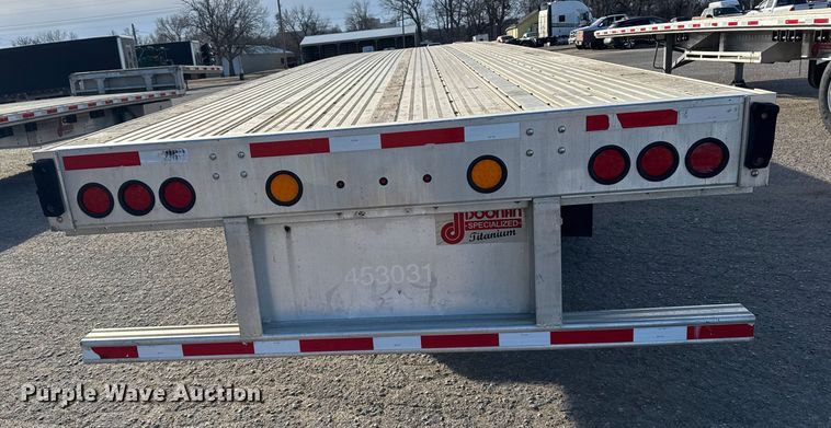 image for item FB0587 2021 Doonan  flatbed trailer