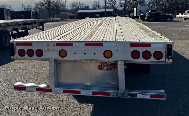 image for item FB0588 2021 Doonan  flatbed trailer