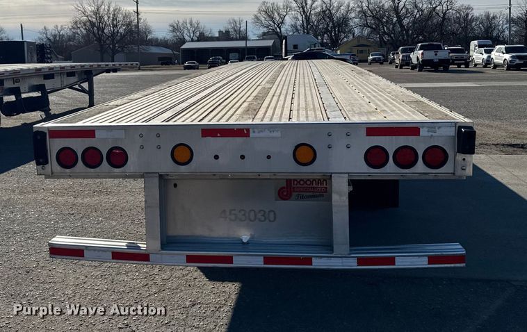 image for item FB0589 2021 Doonan  flatbed trailer