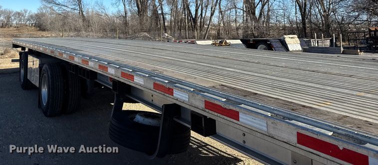 image for item FB0592 2021 Doonan  flatbed trailer