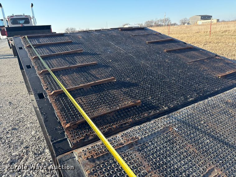 image for item FI0120 2001 Trail King TK70HT-482 Equipment Trailer