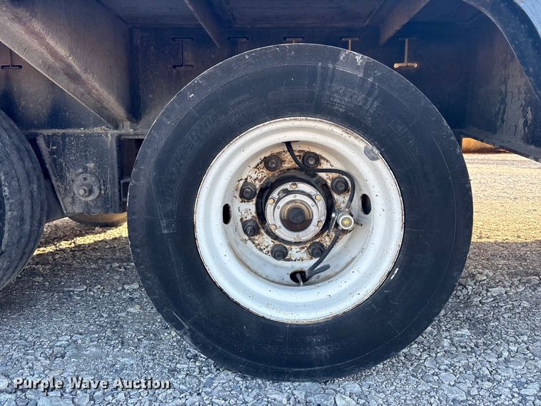 image for item FI0120 2001 Trail King TK70HT-482 Equipment Trailer