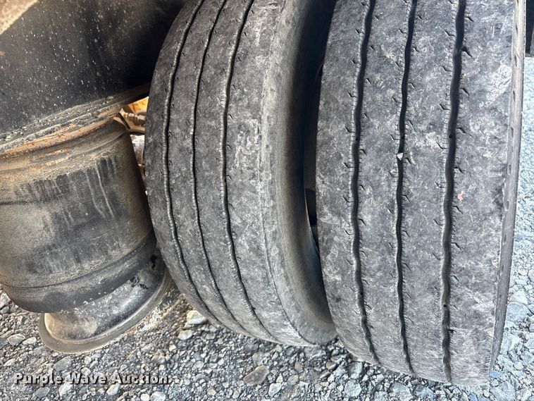 image for item FI0120 2001 Trail King TK70HT-482 Equipment Trailer