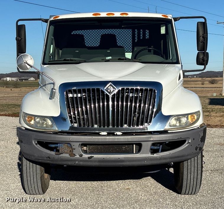 image for item FI1572 2010 International DuraStar 4300 flatbed truck