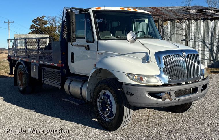 image for item FI1572 2010 International DuraStar 4300 flatbed truck