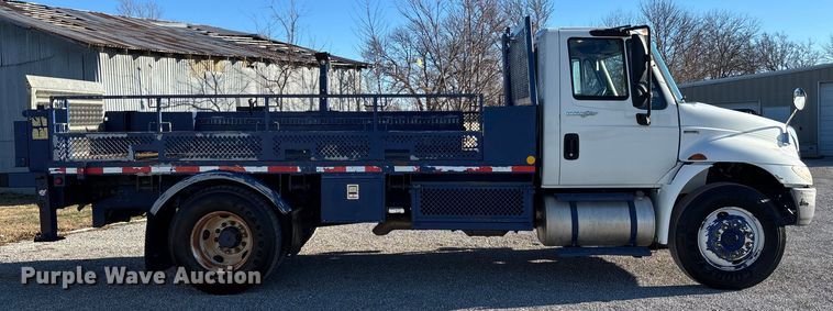 image for item FI1572 2010 International DuraStar 4300 flatbed truck