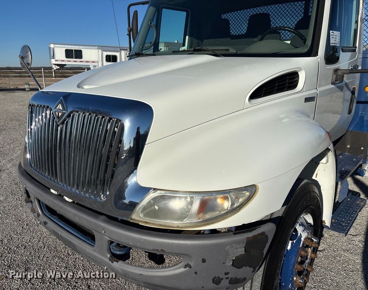 image for item FI1572 2010 International DuraStar 4300 flatbed truck