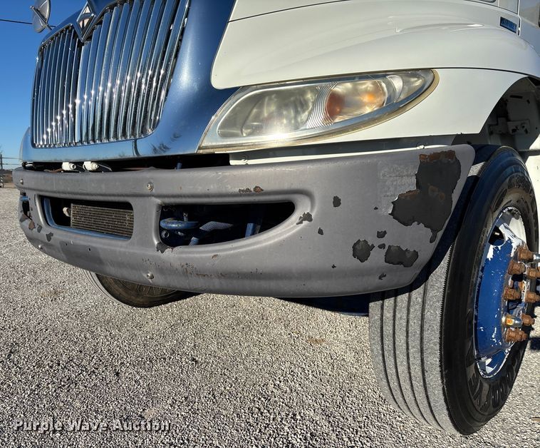 image for item FI1572 2010 International DuraStar 4300 flatbed truck