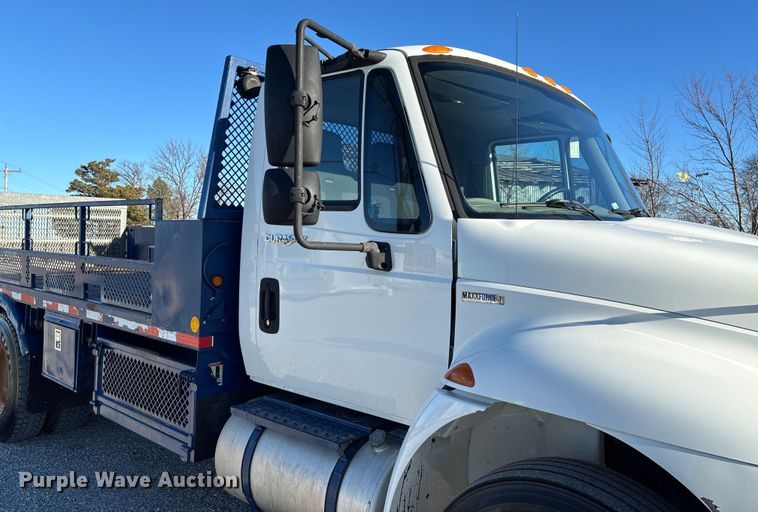 image for item FI1572 2010 International DuraStar 4300 flatbed truck