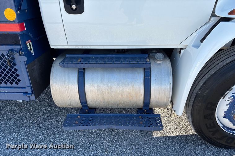 image for item FI1572 2010 International DuraStar 4300 flatbed truck