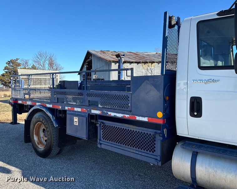 image for item FI1572 2010 International DuraStar 4300 flatbed truck