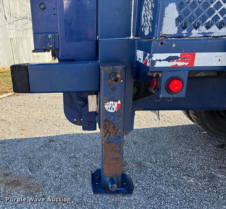 image for item FI1572 2010 International DuraStar 4300 flatbed truck