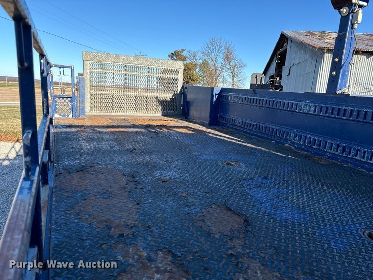 image for item FI1572 2010 International DuraStar 4300 flatbed truck