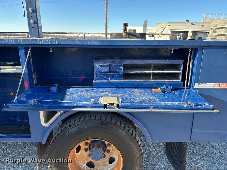 image for item FI1572 2010 International DuraStar 4300 flatbed truck