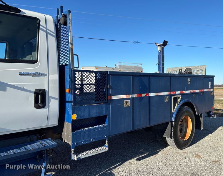 image for item FI1572 2010 International DuraStar 4300 flatbed truck