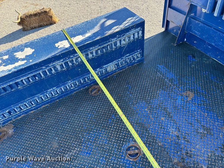 image for item FI1572 2010 International DuraStar 4300 flatbed truck