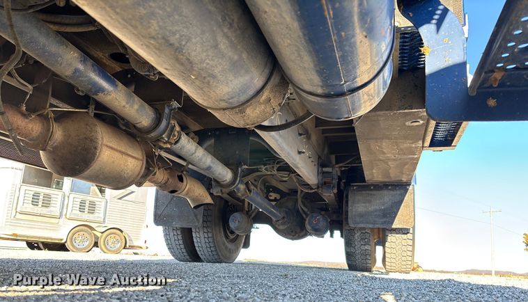 image for item FI1572 2010 International DuraStar 4300 flatbed truck