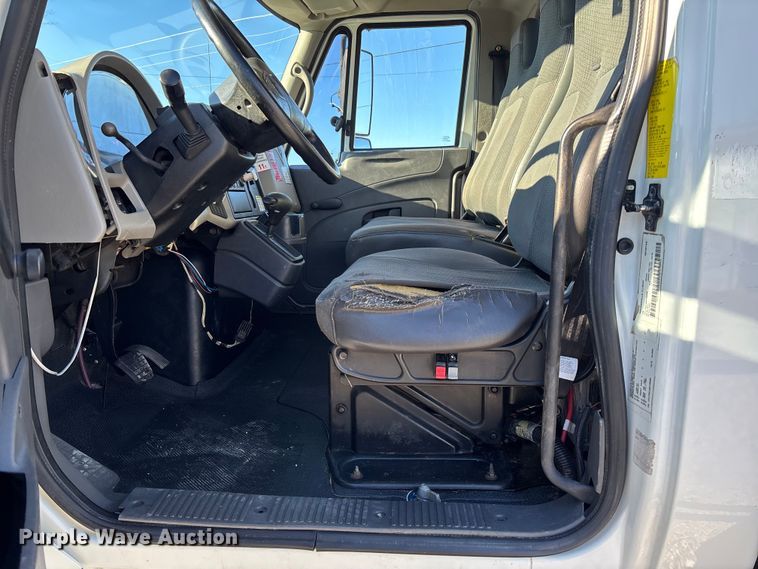 image for item FI1572 2010 International DuraStar 4300 flatbed truck