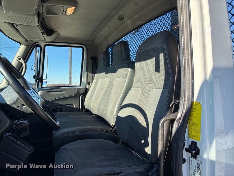 image for item FI1572 2010 International DuraStar 4300 flatbed truck