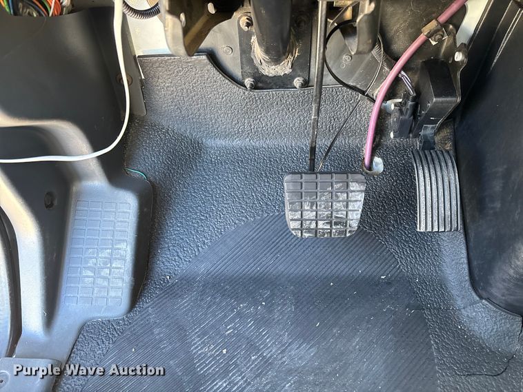 image for item FI1572 2010 International DuraStar 4300 flatbed truck