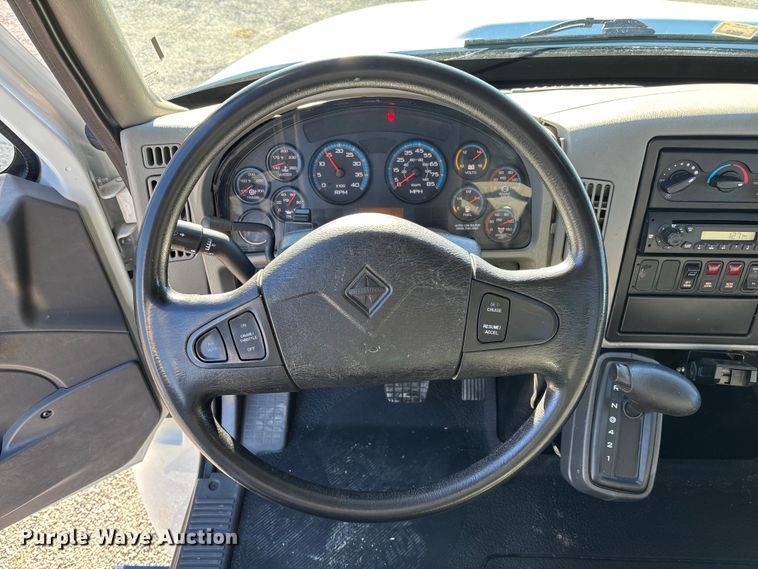 image for item FI1572 2010 International DuraStar 4300 flatbed truck