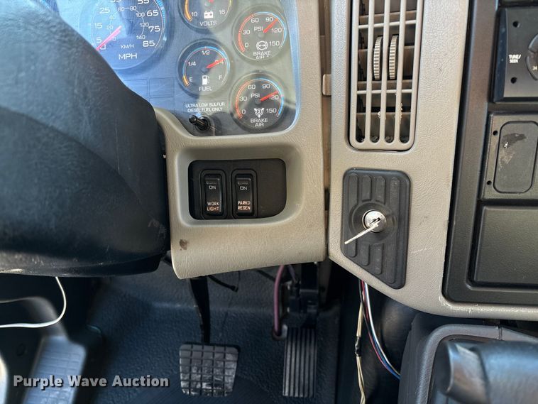 image for item FI1572 2010 International DuraStar 4300 flatbed truck