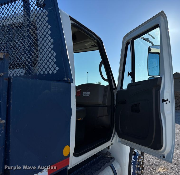 image for item FI1572 2010 International DuraStar 4300 flatbed truck