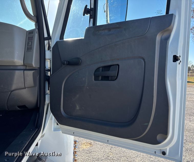 image for item FI1572 2010 International DuraStar 4300 flatbed truck