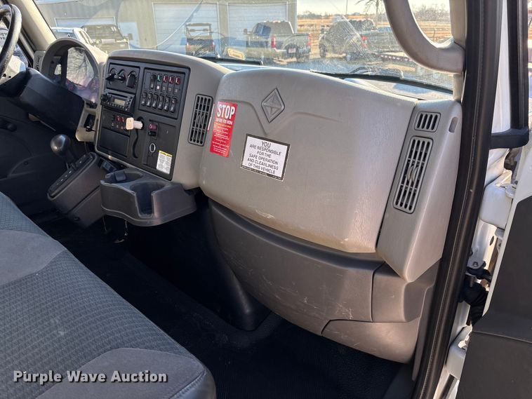 image for item FI1572 2010 International DuraStar 4300 flatbed truck