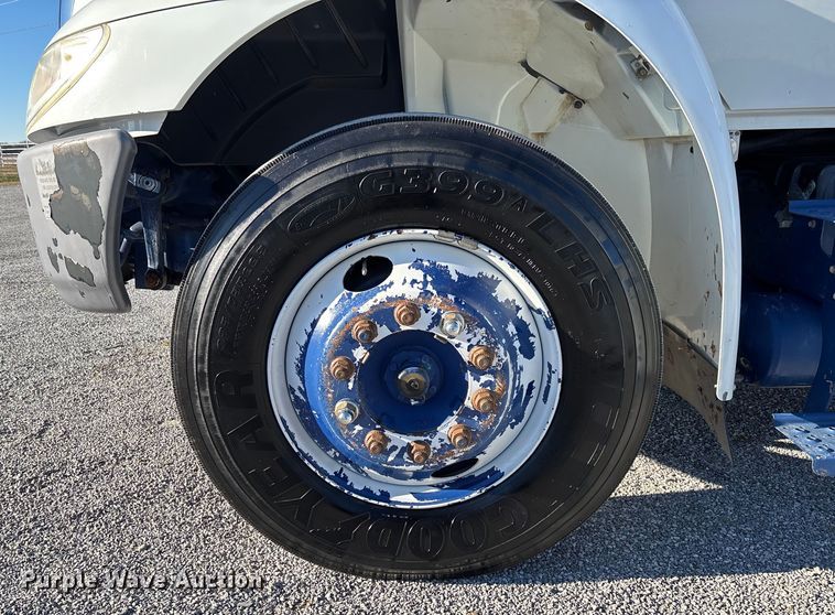 image for item FI1572 2010 International DuraStar 4300 flatbed truck