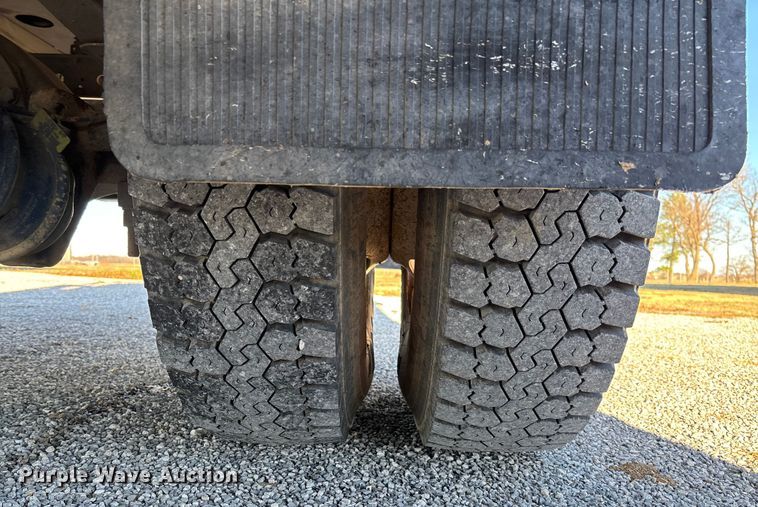 image for item FI1572 2010 International DuraStar 4300 flatbed truck