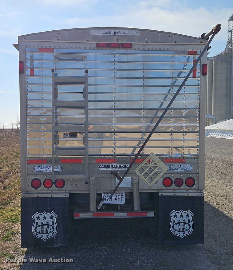 image for item FN5505 2002 Wilson Trailers DWH-400 grain trailer