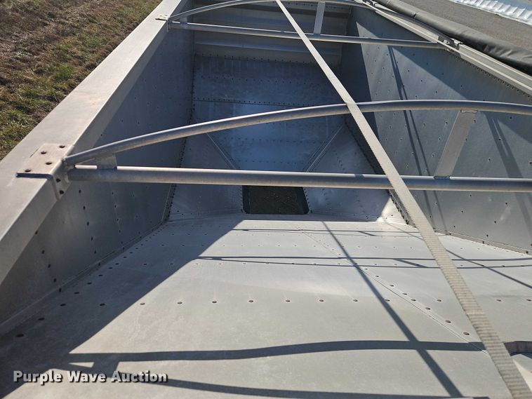 image for item FN5505 2002 Wilson Trailers DWH-400 grain trailer