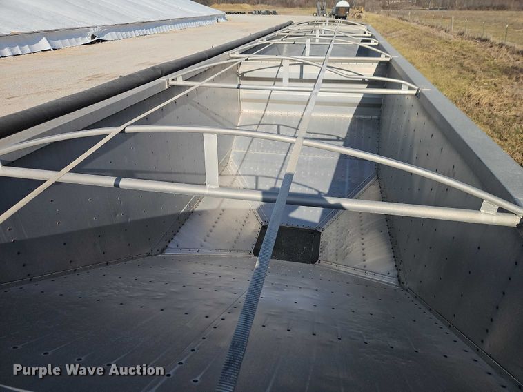 image for item FN5505 2002 Wilson Trailers DWH-400 grain trailer