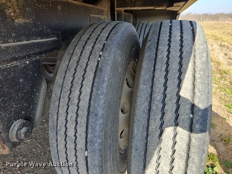 image for item FN5505 2002 Wilson Trailers DWH-400 grain trailer