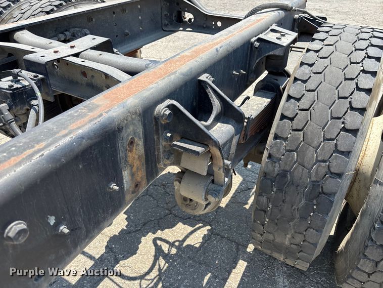 image for item YA0835 2010 International 4300 truck cab and chassis