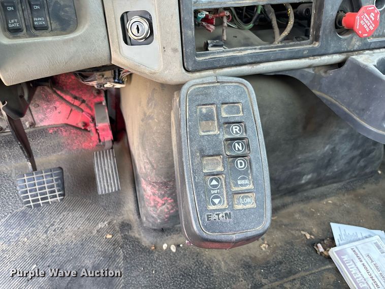 image for item YA0835 2010 International 4300 truck cab and chassis