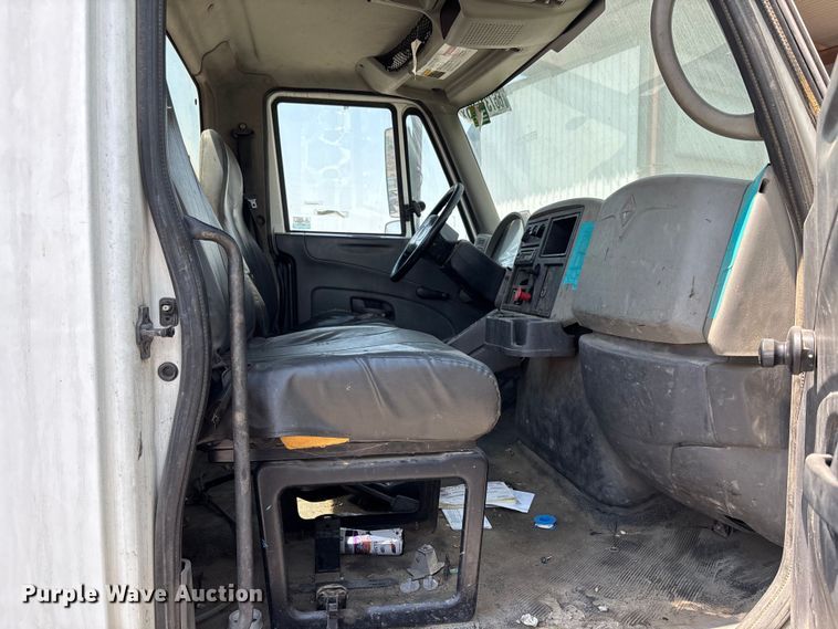 image for item YA0835 2010 International 4300 truck cab and chassis