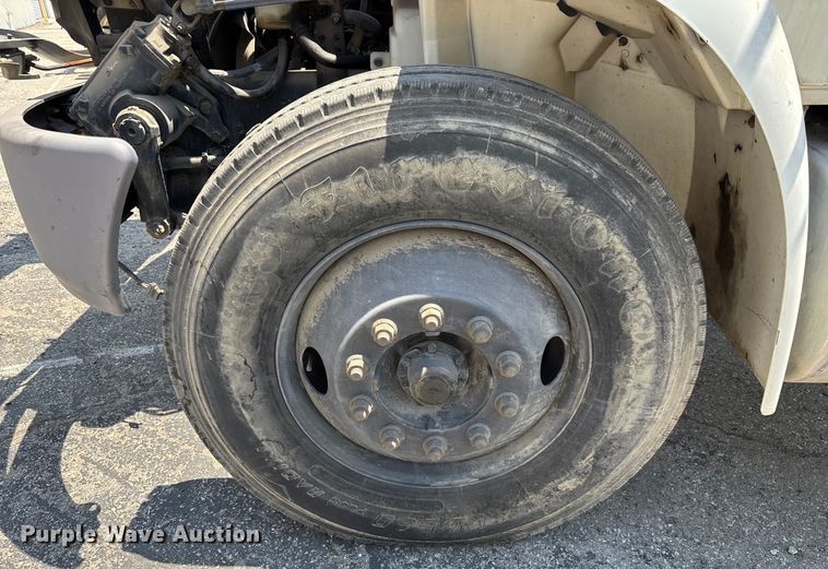 image for item YA0835 2010 International 4300 truck cab and chassis