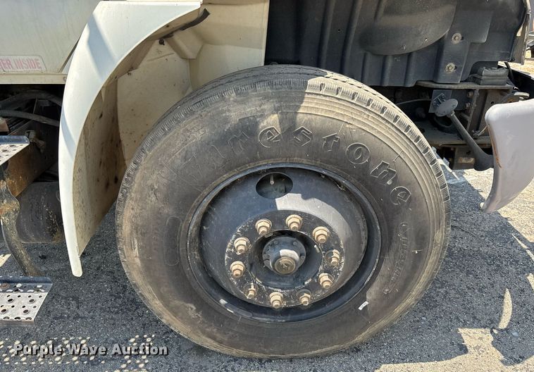 image for item YA0835 2010 International 4300 truck cab and chassis