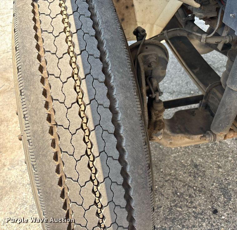 image for item YA0835 2010 International 4300 truck cab and chassis