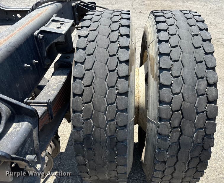 image for item YA0835 2010 International 4300 truck cab and chassis