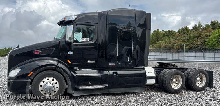 image for item YA0950 2019 Peterbilt 579 semi truck