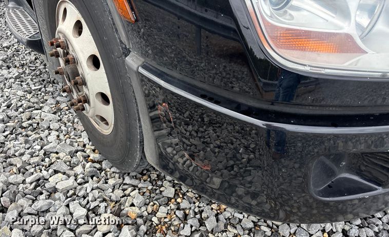 image for item YA0950 2019 Peterbilt 579 semi truck