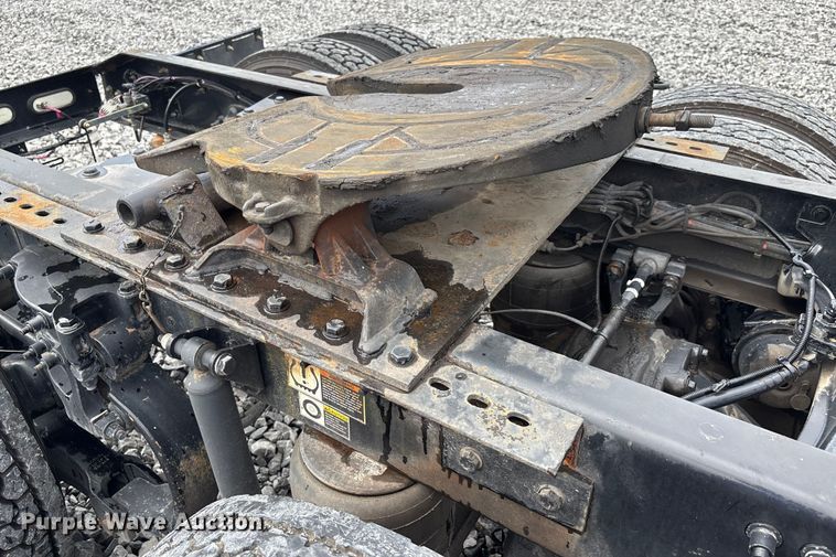 image for item YA0950 2019 Peterbilt 579 semi truck