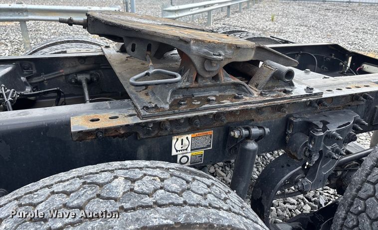 image for item YA0950 2019 Peterbilt 579 semi truck