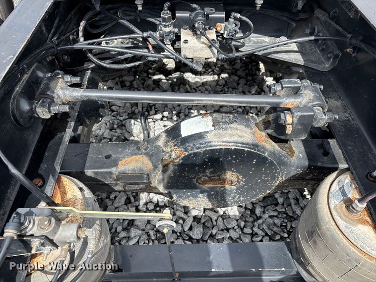 image for item YA0950 2019 Peterbilt 579 semi truck