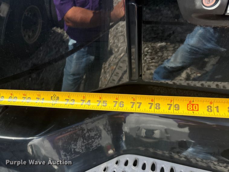 image for item YA0950 2019 Peterbilt 579 semi truck