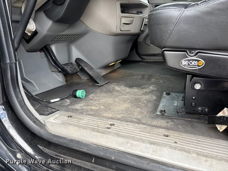 image for item YA0950 2019 Peterbilt 579 semi truck