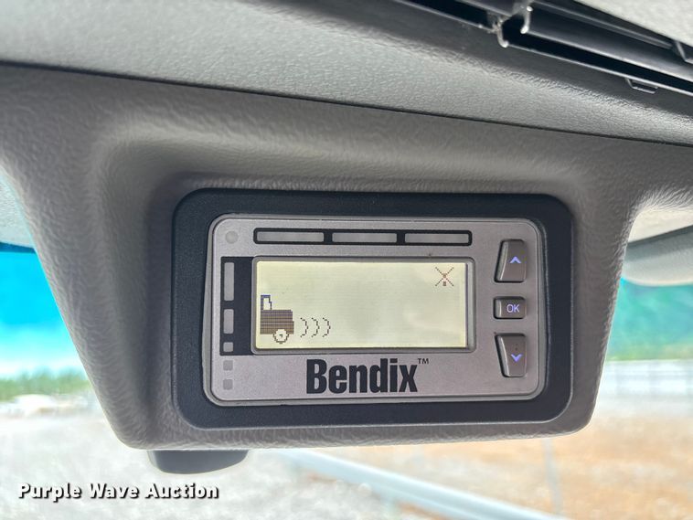 image for item YA0950 2019 Peterbilt 579 semi truck